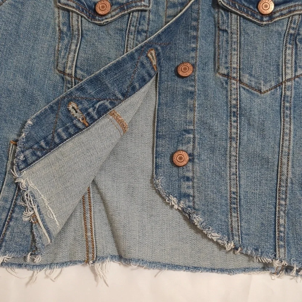 Old Navy MODIFIED Raw Hem Denim Trucker Jacket, Color Blue Size M - Picture 8 of 15